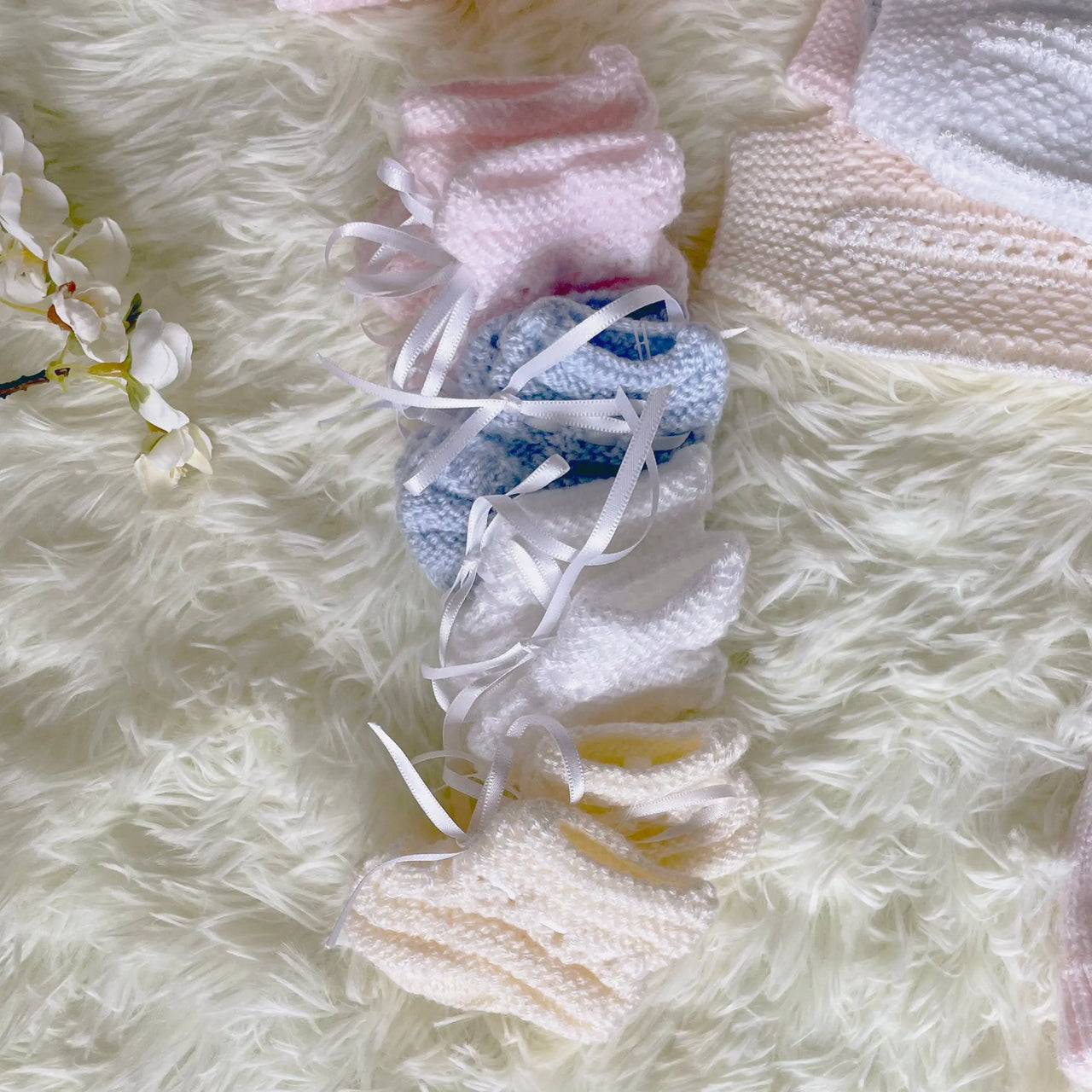Botitas Newborn Blancas % elbauldecleo %