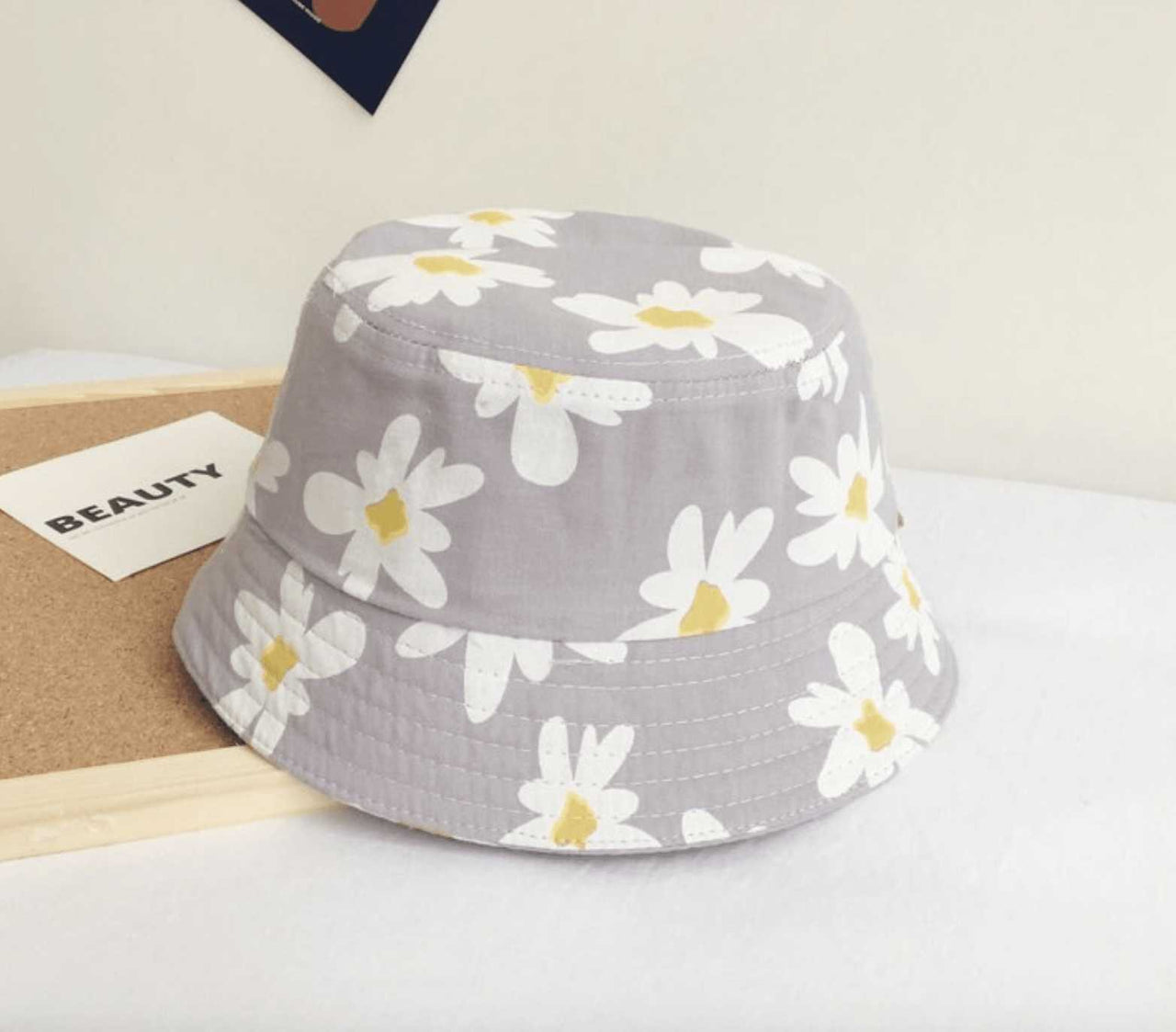 Sombrero de Flores Lila % elbauldecleo %